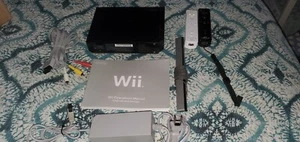 Wii Gaming Console Bundle RVL-001 W/ Cords 2 Controllers (y) - Picture 1 of 6