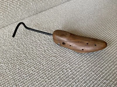 Estirador de zapatos de madera de colección para damas talla grande madera y metal Foto 1 de 4