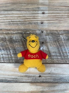 Portachiavi peluche Winnie The Pooh orso giallo camicia rossa cerniera posteriore borsa clip - Foto 1 di 9