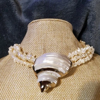 Collar Turbo Shell Madreperla Color Dorado Acento Playa Boho Sirena Foto 1 de 4