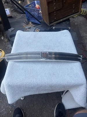 Emblema parrilla delantera Fiat Foto 1 de 4
