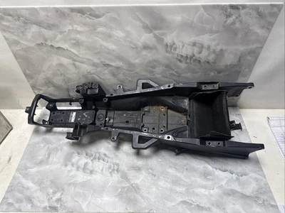 Subchasis trasero recto Yamaha YZF R1 2004-2006 OEM Foto 1 de 4