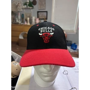 Gorra Chicago Bulls Reebok NBA Headwear Gorra Negra Roja Bordada Adulto - Imagen 1 de 5