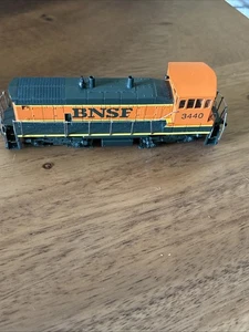 DC Athearn HO Scale BNSF EMD Diesel Locomotive #3440 - Picture 1 of 9