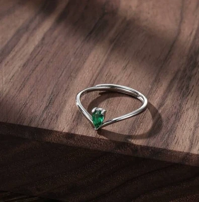 Anillo fino solitario delicado de platino 950 esmeralda simulada corte pera verde 0,25 quilates Foto 1 de 4