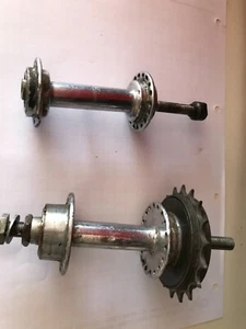 2 mozzi Bianchi anni 20/30 corsivo Con oliatore X Bici Epoca Bacchetta - Foto 1 di 6