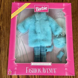 Fashion Avenue Barbie Exclusive Coat Collection blau Pelzmantel lose Stiefel 1999 - Bild 1 von 3