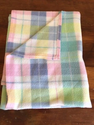 Manta de bebé a cuadros pastel Regent de colección rosa amarillo aguamarina verde polar azul azulado Foto 1 de 4