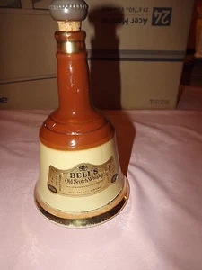 LARGE WADE POTTERY BELLS WHISKEY DECANTER BOTTLE - Picture 1 of 3