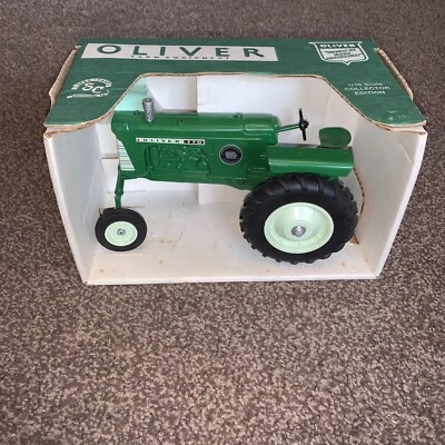 1/16 scale Speccast Show Edition  1993 Detailed Oliver 770 tractor - Image 1 of 4