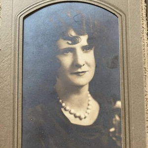 Fotografía vintage de 1920 retrato de mujer con perlas Kansas - Imagen 1 de 9