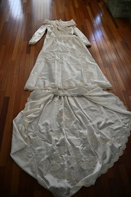 Vintage Off The Shoulder Wedding Dress Ball Gown Long Train Sz 12 14 Champagne - Image 1 of 4