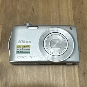 Cámara digital compacta Nikon Coolpix S3300 16,02 MP zoom 6x nueva con caja - Imagen 1 de 13