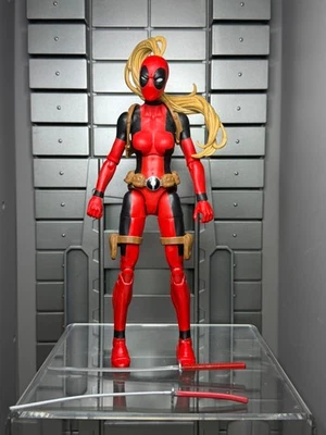 "Figura de acción Sauron Wave completa suelta de 6"" Lady Deadpool de Marvel Legends" Foto 1 de 2