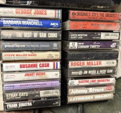 20 Vintage Cassette Tapes Frank Sinatra, Johnny Cash, Juice Newton, and more Foto 1 de 2