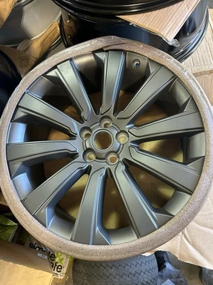 NEW LAND ROVER RANGE ROVER VELAR RIM 20x8.5 LR091538 OEM j8a2-1007-eb 5x120 - Image 1 of 4