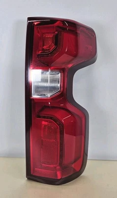 Chevrolet Silverado 1500 2019-2023 pasajero derecho luz trasera LED fabricante original usado #B Foto 1 de 4