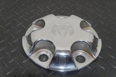 Dodge Ram 1500 2002-2008 OEM tapacubos central rueda parte 52106536ac una tapa cromada Foto 1 de 3