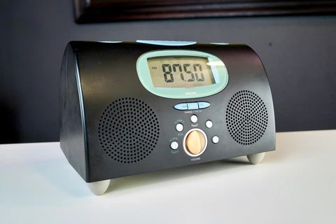 Post Modern Michael Graves Design Philips AM/FM Clock Radio - MG-C200/17 Cover