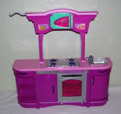 Barbie Glam 2009 cocina microondas estufa fregadero nevera todo en uno Foto 1 de 3