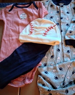 Nuevo con etiquetas Conjunto de traje para dormir sombrero de béisbol de 4 piezas Carter's para niños 6 meses Foto 1 de 4