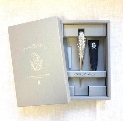 Trébol Porte Bonheur Lirio del valle Punch Colaboración con el artista Anano Foto 1 de 4