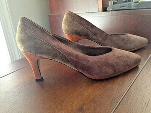 Vintage ANDREW GELLER BOUTIQUE Shoes 2-3/4" Heels Tan/Green/Rust Suede 8M - Picture 1 of 6
