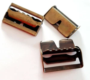 2 Stück Vintage Gürtel Klemmschnallen Metall mit Fixierkrallen Altmessing 30mm - Bild 1 von 2