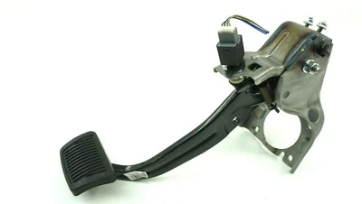 2017-2019 KIA SOUL FRONT LEFT DRIVER SIDE BRAKE PEDAL W/ LIGHT SENSOR SWITCH OEM - Image 1 of 4