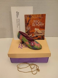 Just the Right Schuh, von Raine, ""Rose Court"" Artikel-Nr. 25009 - Bild 1 von 15
