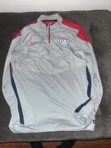 PULLOVER NIKE USA UOMO SQUADRA NAZIONALE DI CALCIO 2014 GIOCATORE RILASCIATO A STRATO INTERMEDIO X-LARGE - Foto 1 di 9