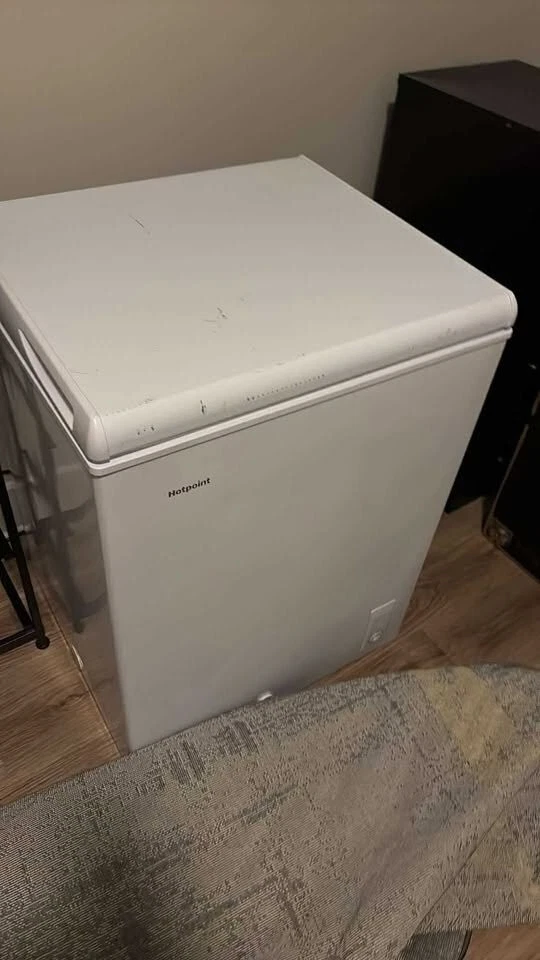 Hotpoint Freestanding Chest Freezer 5 Cu Ft - white - Image 1 of 1