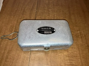 Vintage Tackle Box UMCO Corp. Modell P-9 mit verschiedenen Tackle Made in USA - Bild 1 von 3