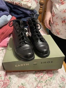Lightly Worn Earth Shoe Daytona Leather Upper Ankle Boot Women's Size 8.5 BLACK - Picture 1 of 4