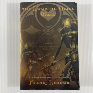The Looking Glass Wars by Frank Beddor Fiction Paperback - Imagen 1 de 10