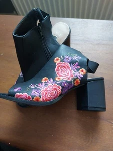 Ladies Size 5 Shoe/sandals - Picture 1 of 3