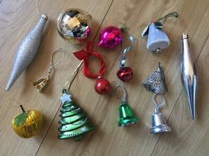 FAB VINTAGE RETRO MIXED LOT BAUBLE CHRISTMAS TREE DECORATIONS APPLE BELLS ICICLE - Picture 1 of 4