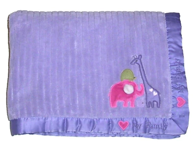 Manta Carters púrpura I Love My Family bebé elefante jirafa acanalada borde satinado Foto 1 de 3