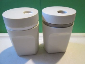 Juego de saleros y pimenteros de almendras TUPPERWARE para picnic camping con tapas de 3,5 pulgadas - Imagen 1 de 4