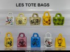 SERIE COMPLETE DE FEVES  LES TOTE BAGS DISNEY 2026 -LES SACS DISNEY