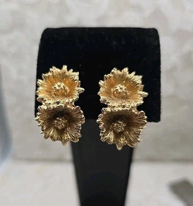 Vintage Monet Gold Tone Flower Clip-on Earrings - Picture 1 of 13