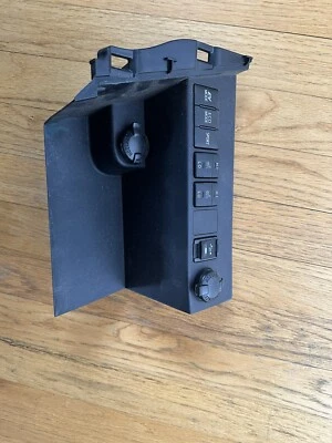 Toyota RAV4 2015-2018 panel inferior del tablero con interruptores OEM Foto 1 de 4