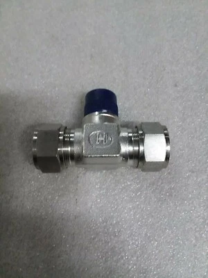 12TTM8-316 SS Hoke Male Branch Tee 3/4 Compression x 1/2 npt  12TTM8316 - Image 1 of 4