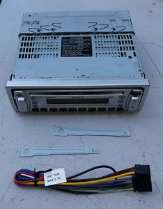 21KK61 SONY AUTORADIO, CDX-L300, FUNKTIONIERT NICHT, FÜR TEILE/REPARATUR, VERKAUFT WIE BESEHEN - Bild 1 von 4