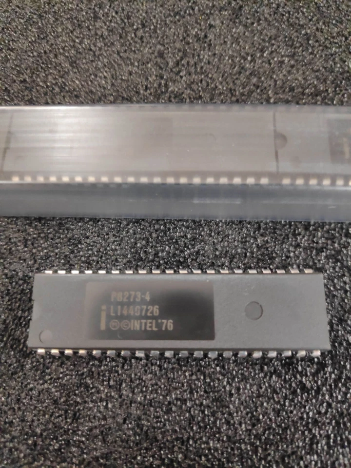 P8273-4  INTEL DIP40 - Bild 1 von 1