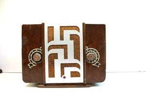 VINTAGE OLD 30s ELECTRONICS RESTORED COLONIAL ART NOUVEAU ART DECO CHROME RADIO - Picture 1 of 7