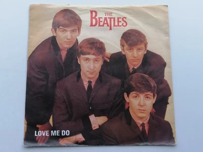 THE BEATLES  LOVE ME DO  45  UK  1982  PRESSING EXCELLENT - Image 1 of 4