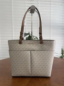 Michael Kors Bedford Medium Lady Vanilla Pocket Tote Shoulder Bag Handbag Purse - Picture 1 of 8