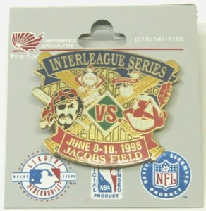 Spilla bavero baseball Pirates Vs Indians serie Interleague Jacobs Field 1998 MLB - Foto 1 di 1