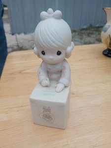 Precious moments figurine sharing is universal - Picture 1 of 5